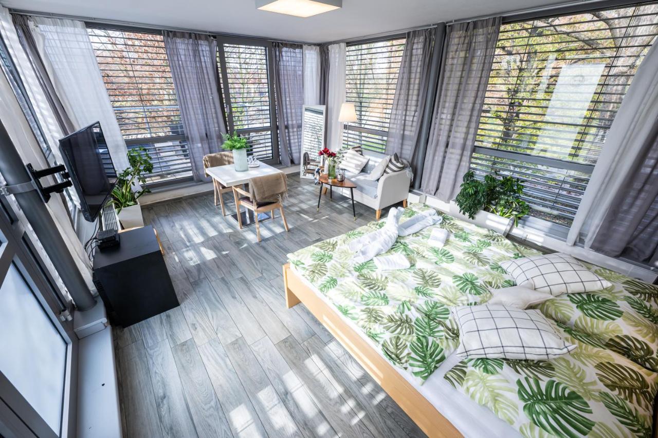 Atelier Lanna Bed & Breakfast เชสเกบูดิเยโจวิตเซ ภายนอก รูปภาพ
