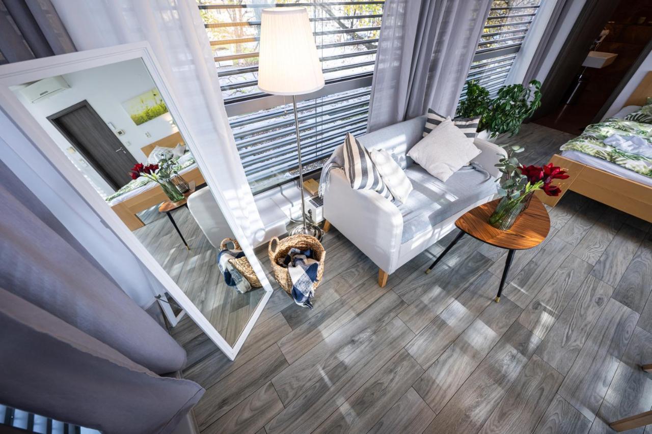 Atelier Lanna Bed & Breakfast เชสเกบูดิเยโจวิตเซ ภายนอก รูปภาพ