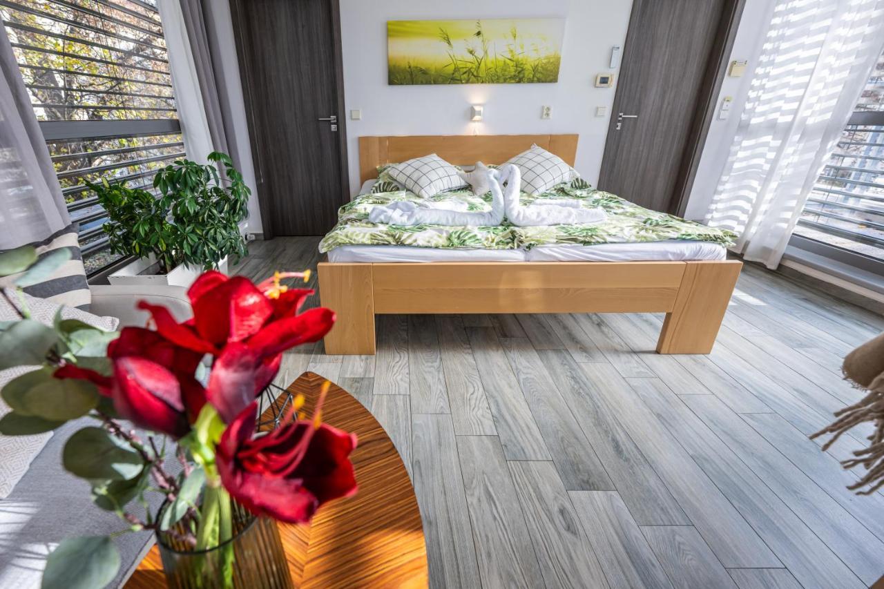 Atelier Lanna Bed & Breakfast เชสเกบูดิเยโจวิตเซ ภายนอก รูปภาพ