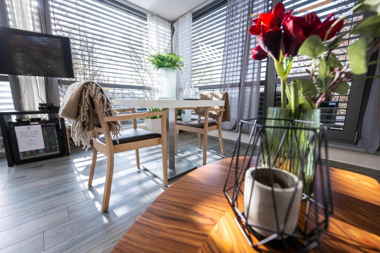 Atelier Lanna Bed & Breakfast เชสเกบูดิเยโจวิตเซ ภายนอก รูปภาพ
