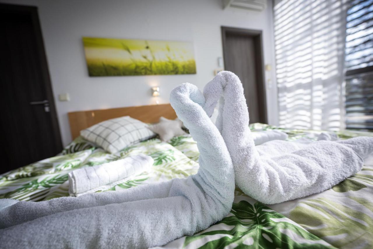 Atelier Lanna Bed & Breakfast เชสเกบูดิเยโจวิตเซ ภายนอก รูปภาพ