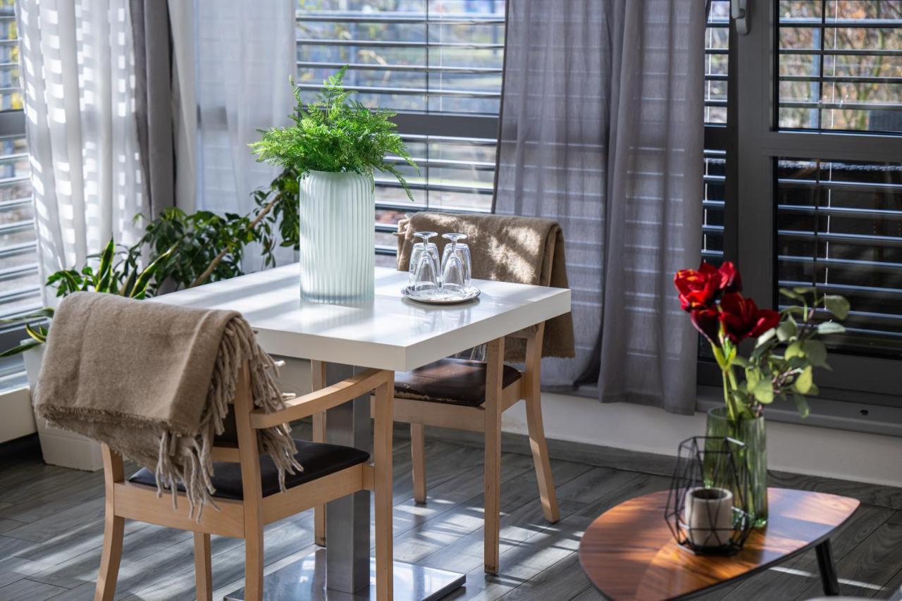Atelier Lanna Bed & Breakfast เชสเกบูดิเยโจวิตเซ ภายนอก รูปภาพ